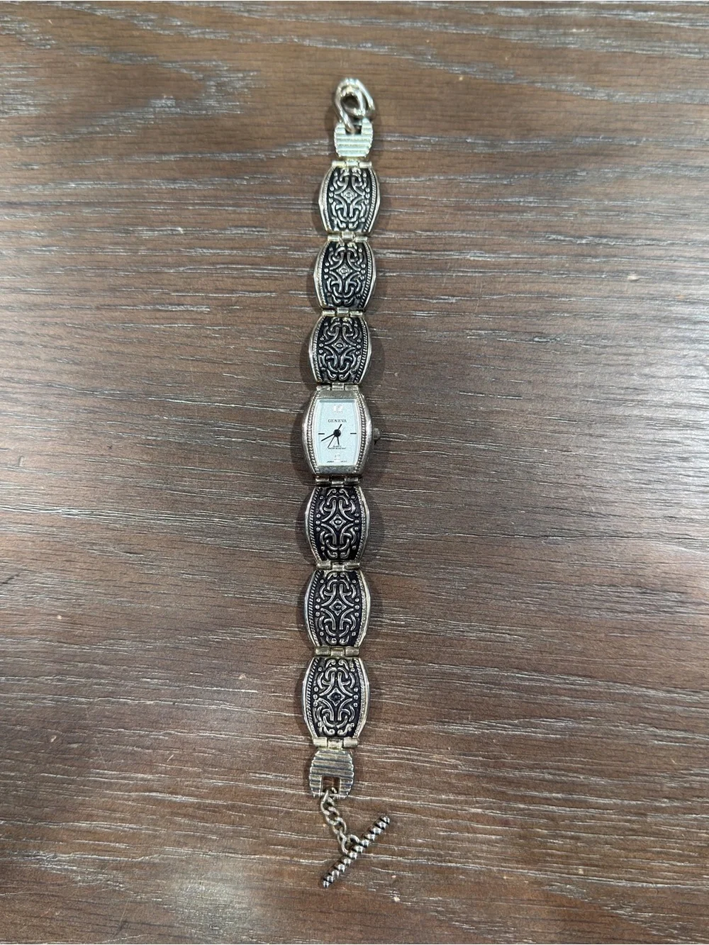Vintage Geneva stainless steel back waterproof silver tone bracelet watch